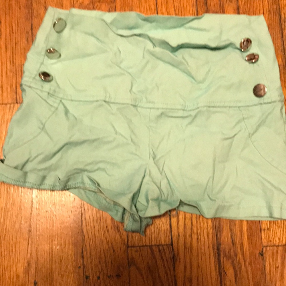 MINT GREEN SHORT SHORTS